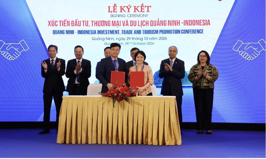 Các đối tác cùng kí biên bản ghi nhớ