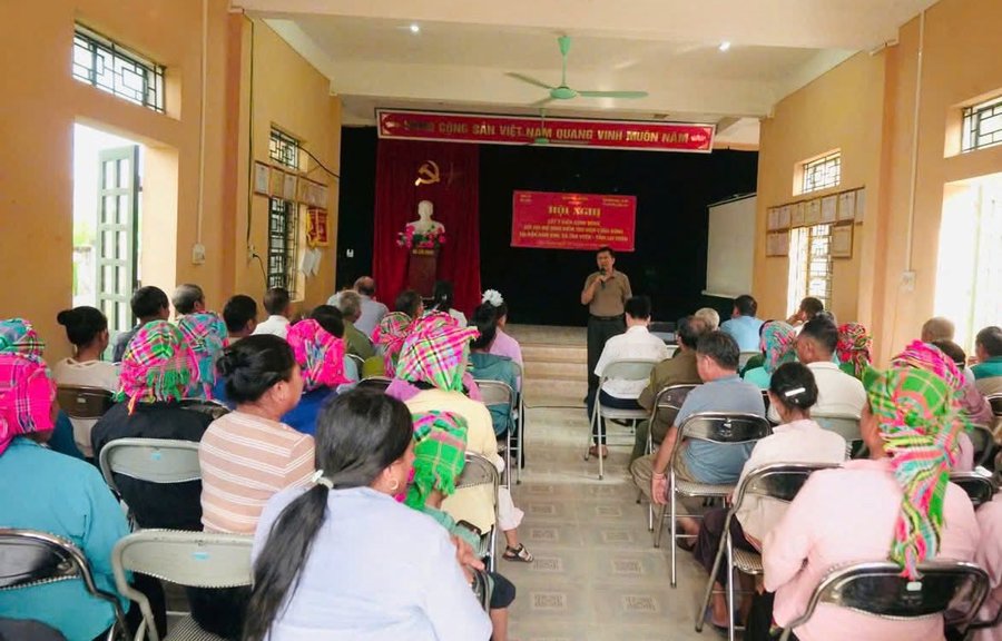 Tại hội nghị, người dân và thiếu nhi bản Nậm Kim, xã Tân Uyên thống nhất 100% với phương án xây dựng thư viện cộng đồng. Ảnh: Sở VHTTDL Lai Châu
