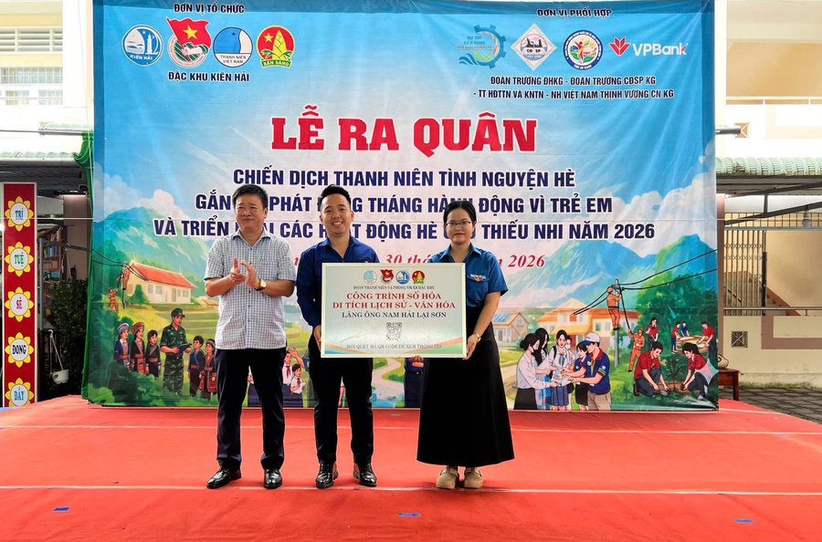 Mã QR giúp người dân và du khách thuận tiện tiếp cận thông tin về di tích Lăng Ông Nam Hải