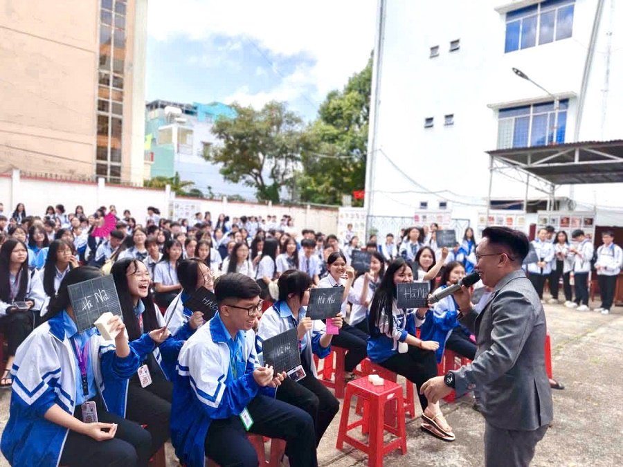 Chương trình “Kết nối bạn đọc yêu sách” thu hút đông đảo bạn đọc ở nhiều lứa tuổi tham gia