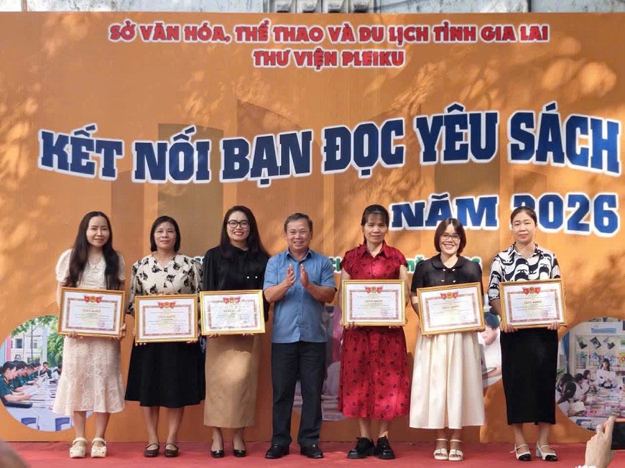 Thư viện Pleiku biểu dương các tập thể, cá nhân có thành tích trong công tác phát triển văn hóa đọc