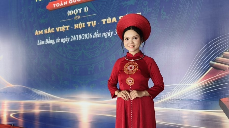 Bạn Nguyễn Lại Thùy Giang, thành viên tham gia phần thi của Học viện Âm nhạc Huế