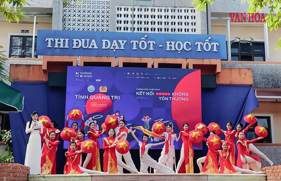 Tiết mục văn nghệ được biểu diễn tại chương trình “Không một mình năm 2026 – Kết nối không tổn thương”