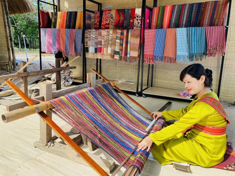 Khám phá dệt thổ cẩm Chăm tại không gian Mỹ Sơn