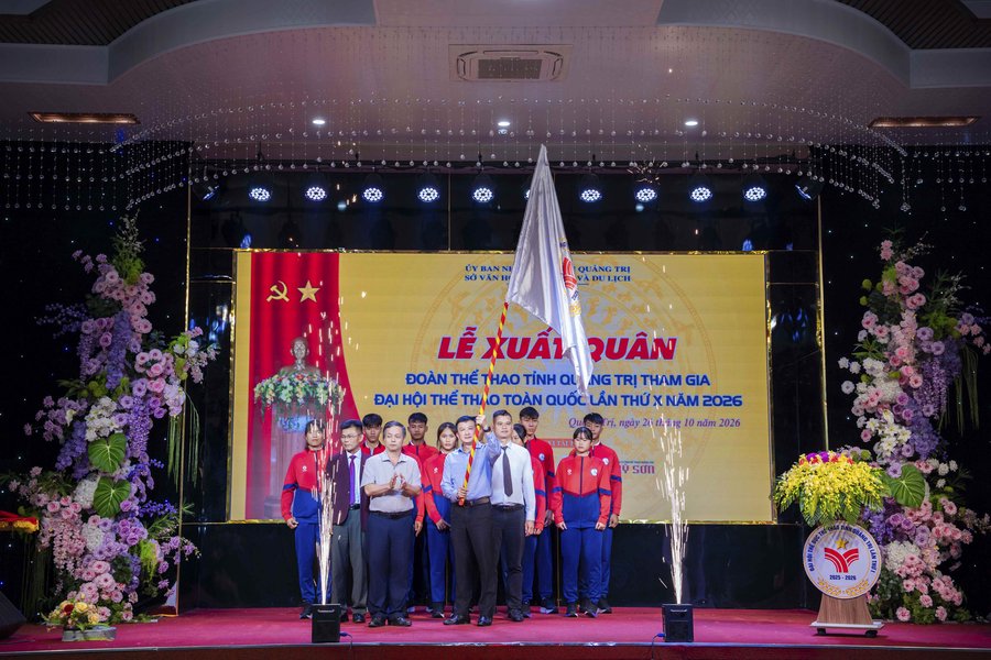 VĐV của các môn thi đấu thể hiện quyết tâm trong ngày ra quân